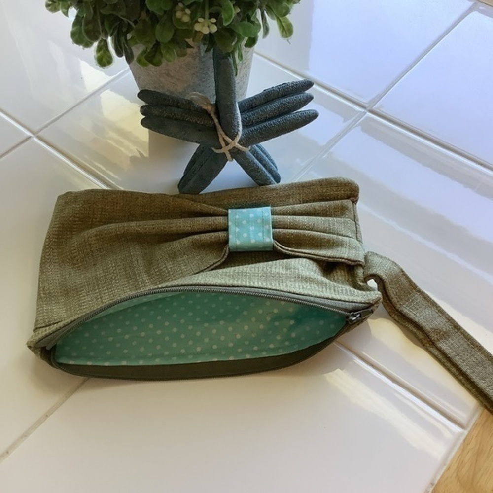 Handmade wristlet - Picture 4 of 4